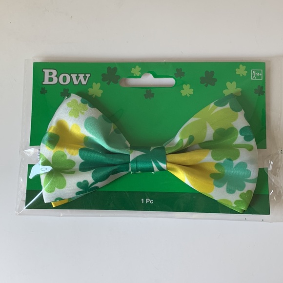 Green Bow Tie with LED Flashing Lights 3 Lucky Modes QTY 2 and 1 Regular Bow Tie - Picture 4 of 7